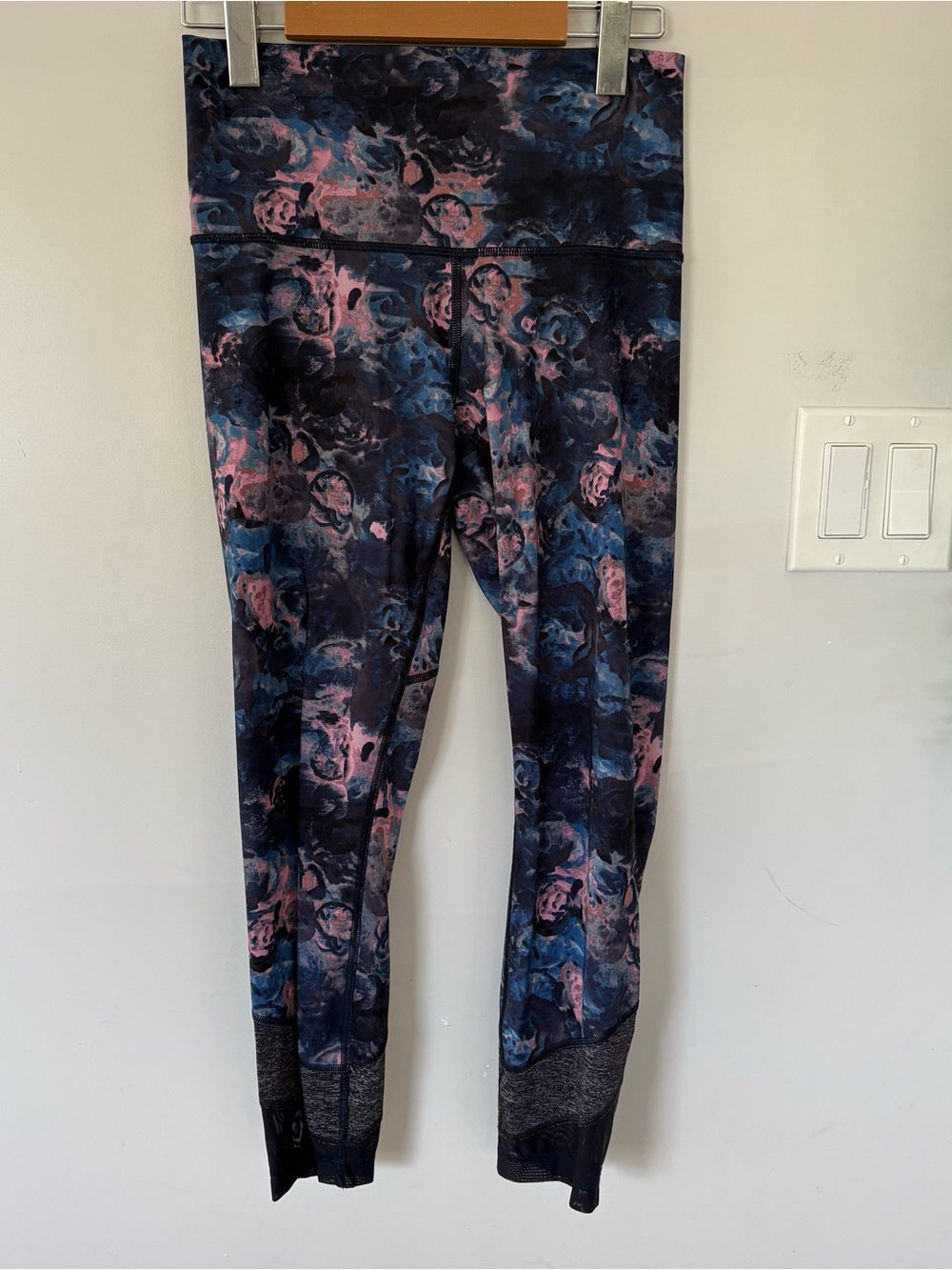 Lululemon Blue & Pink Floral Mesh Cuff Cropped Leggings
